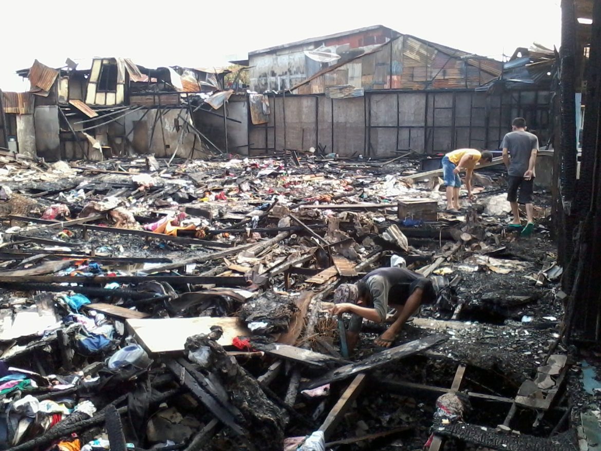 Korban Kebakaran di Selat Madura Perlu Bantuan