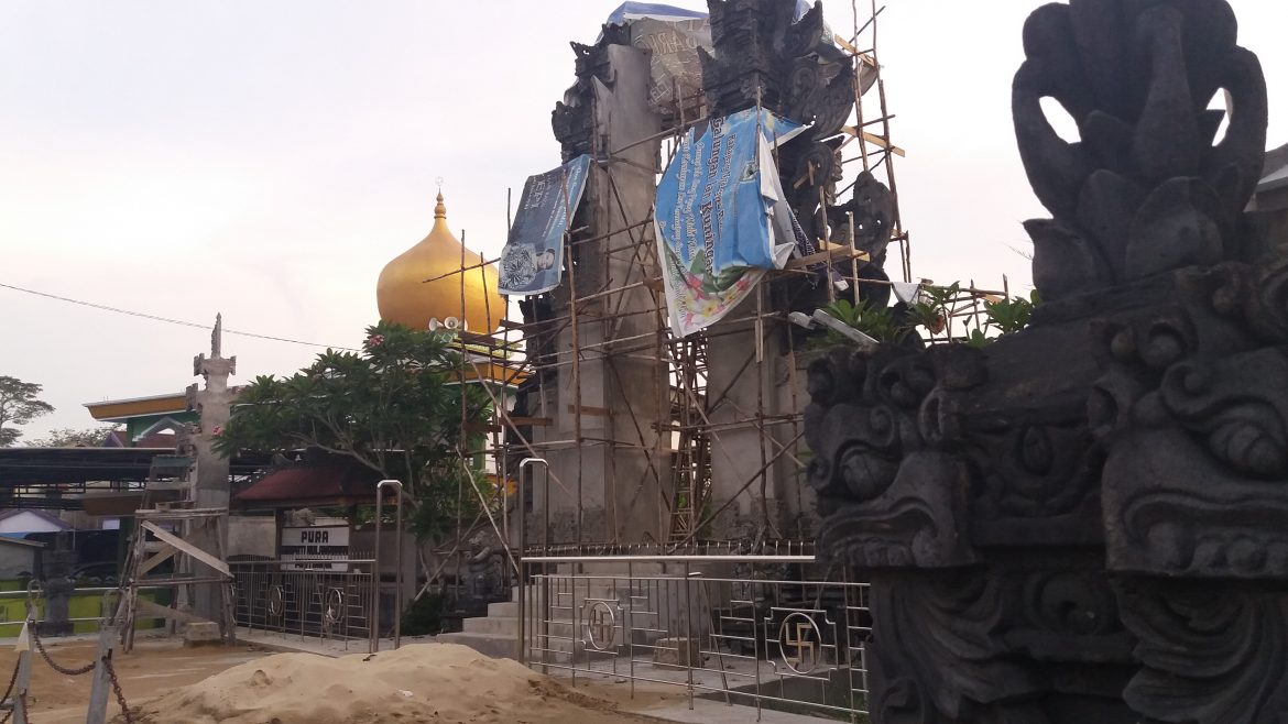 Belajar Damai Dari Masjid – Pura