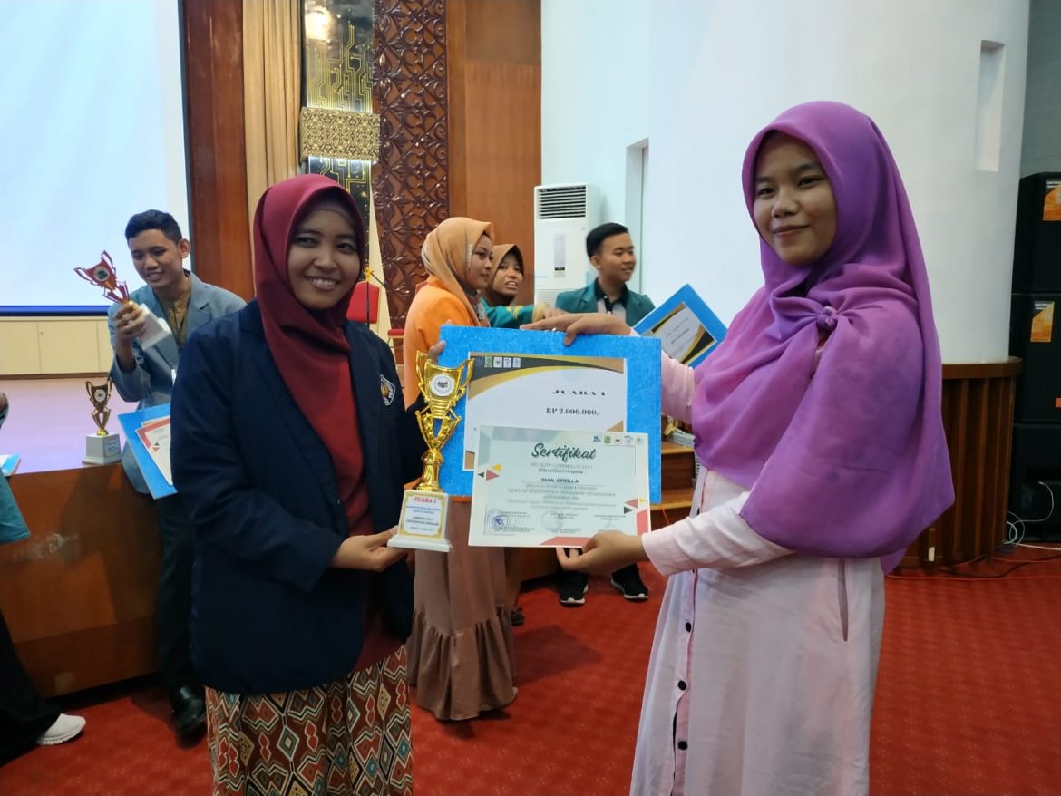 Dian Afrilla Juara 1 Lomba Esai Nasional (Citizen Reporter)