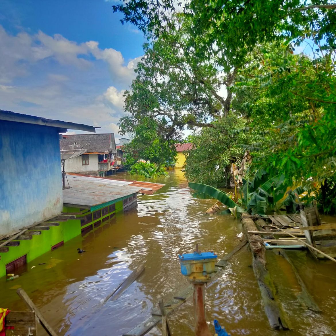 Banjir Melanda, Mahasiswa Tak Bisa Kuliah