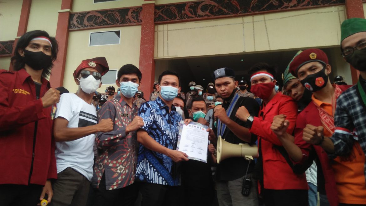 Riuh AMARAH Diterima DPRD Sintang