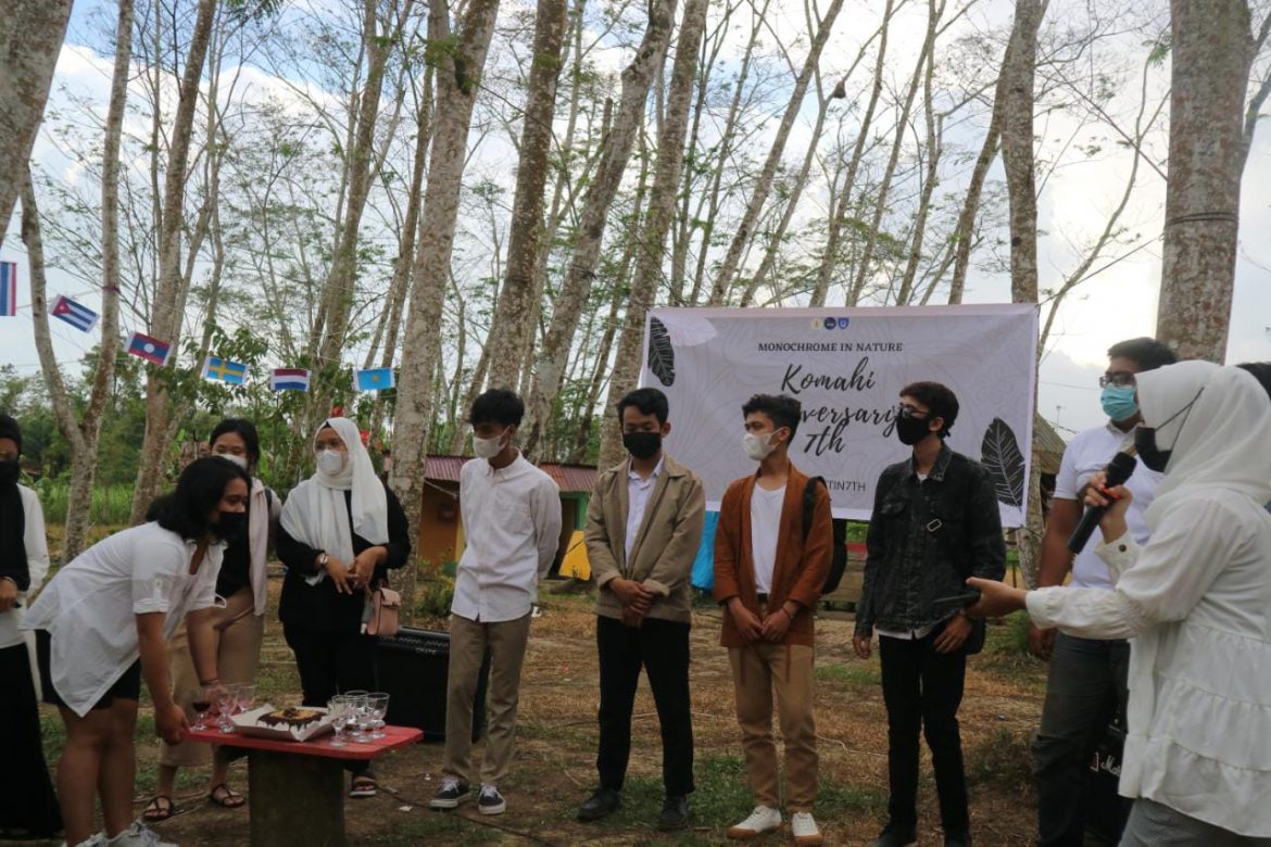 Genap Tujuh Tahun, Komahi Gelar Perhelatan di Hutan Albasia
