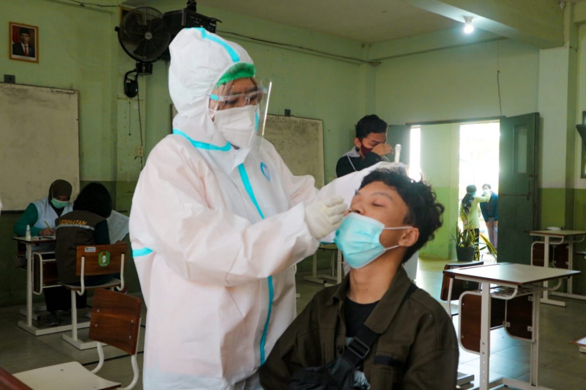 Laksanakan SWAB, SMAN 1 Pontianak Siap Lakukan Pembelajaran Tatap Muka Awal Maret (Press Release)