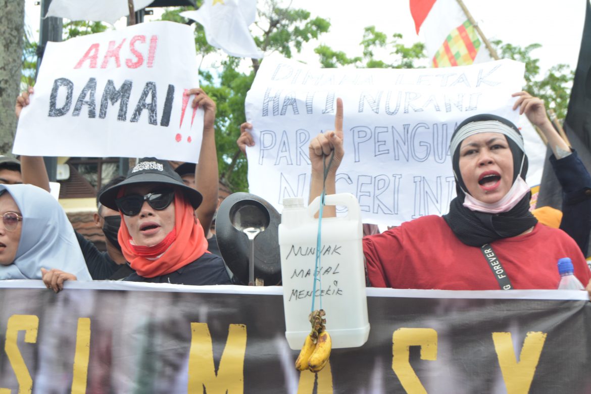 Unjuk Rasa di DPRD Kalbar, dari Minyak Goreng hingga 3 Periode