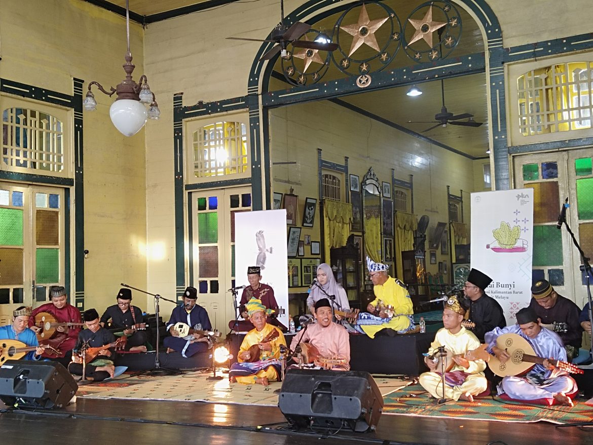 <strong>Rantai Bunyi, Memaknai Perbedaan Lewat Musik Dawai</strong>
